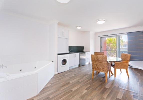 Adrift Apartments Yamba Kültér fotó