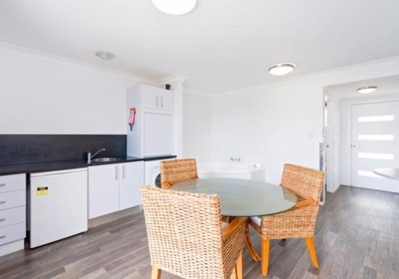 Adrift Apartments Yamba Kültér fotó