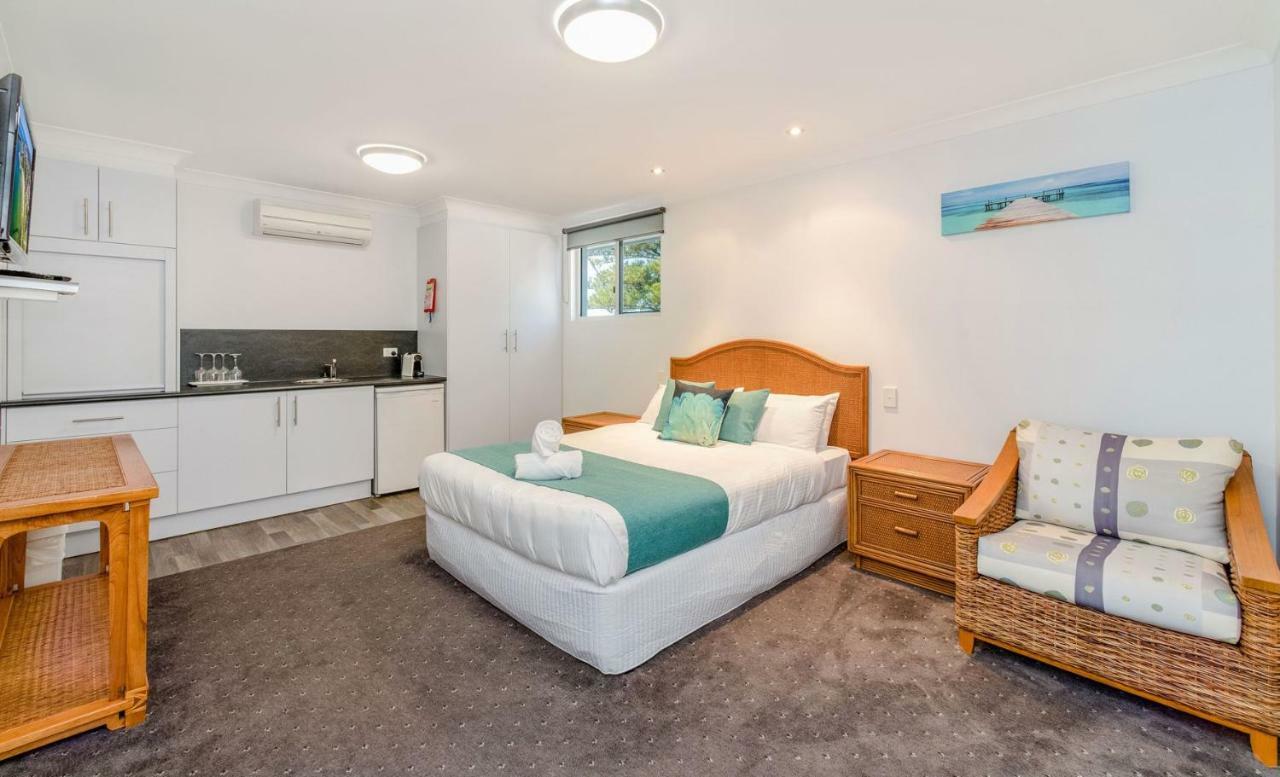 Adrift Apartments Yamba Kültér fotó
