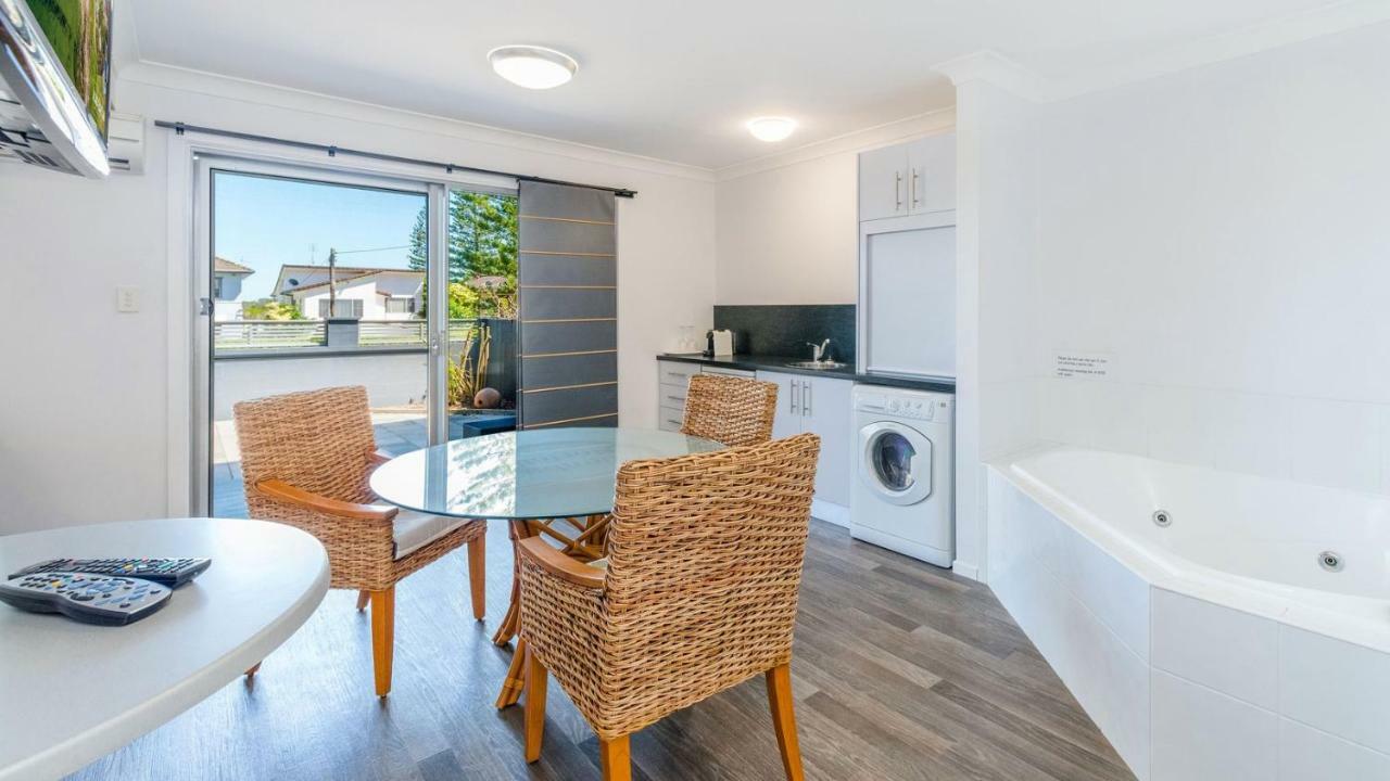 Adrift Apartments Yamba Kültér fotó